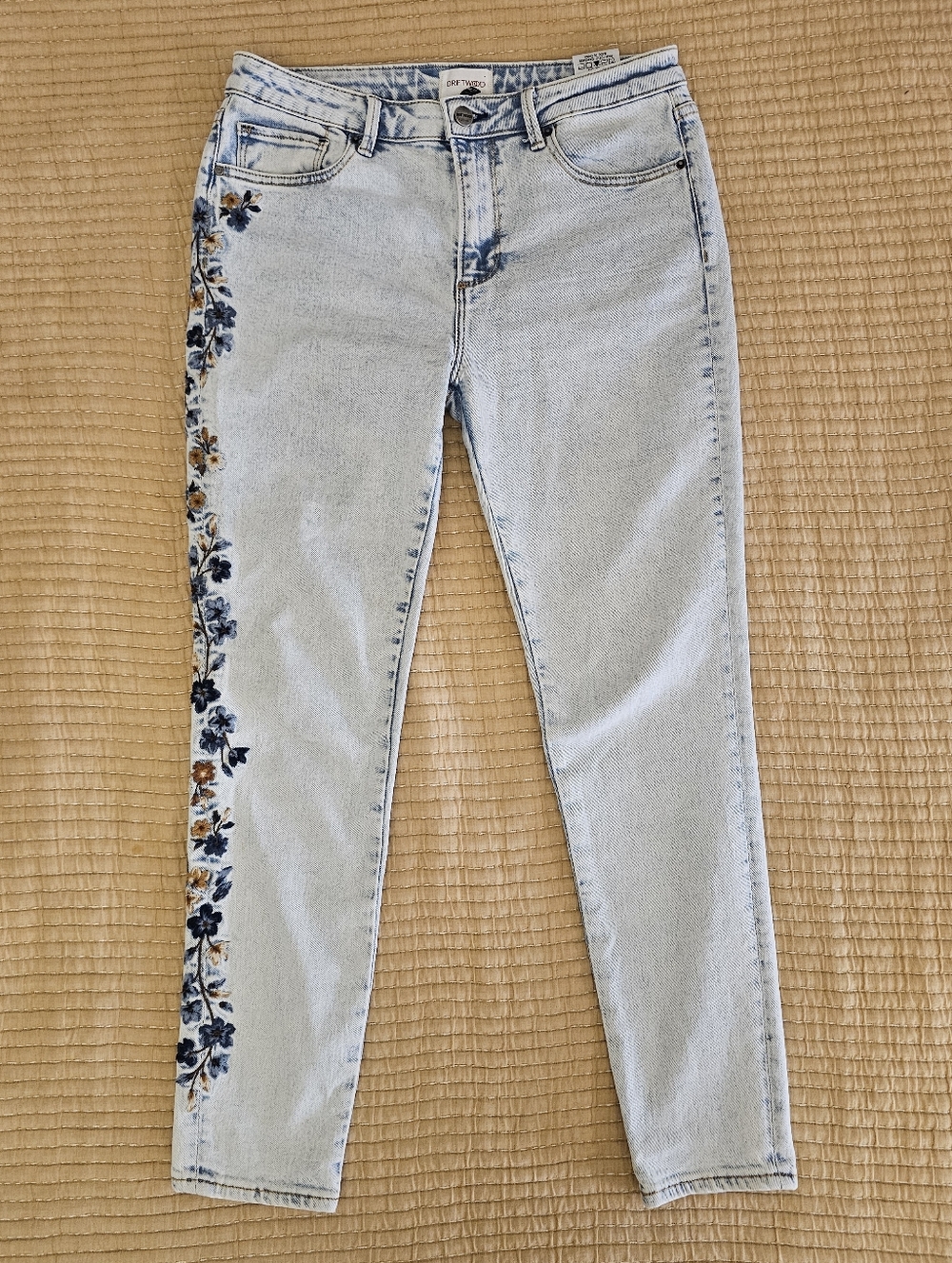 Driftwood Jackie High Rise Floral Embroidery Light Wash Skinny Jean Boho‎ W28